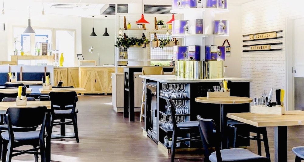 restaurant cafeteria