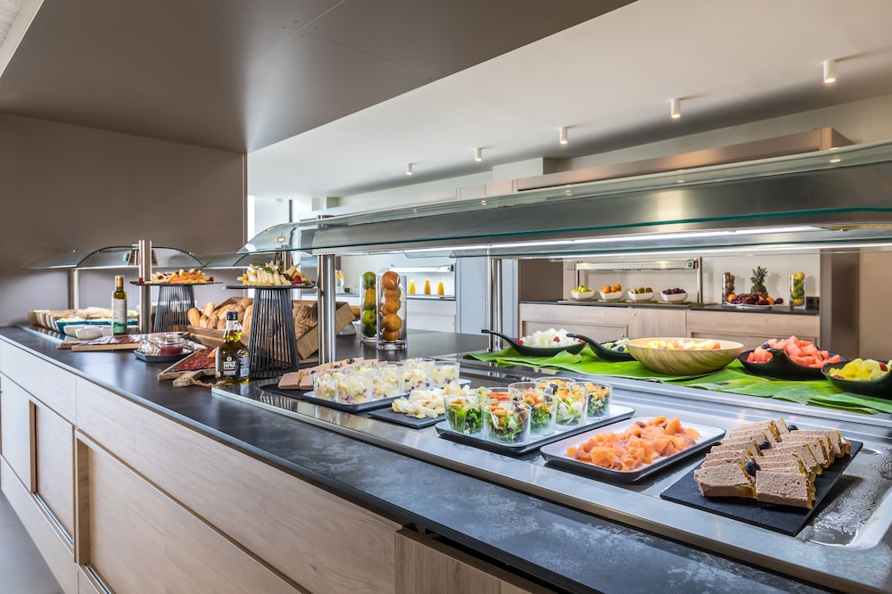 Occidental Puerto Banus 67/75