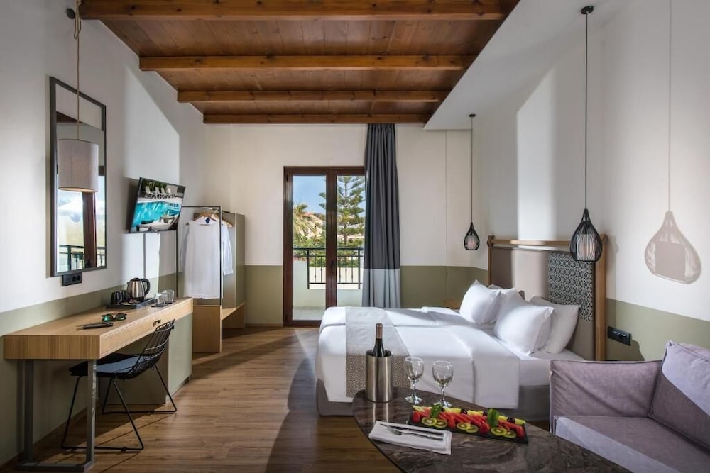 Petousis Hotel & Suites 30/50
