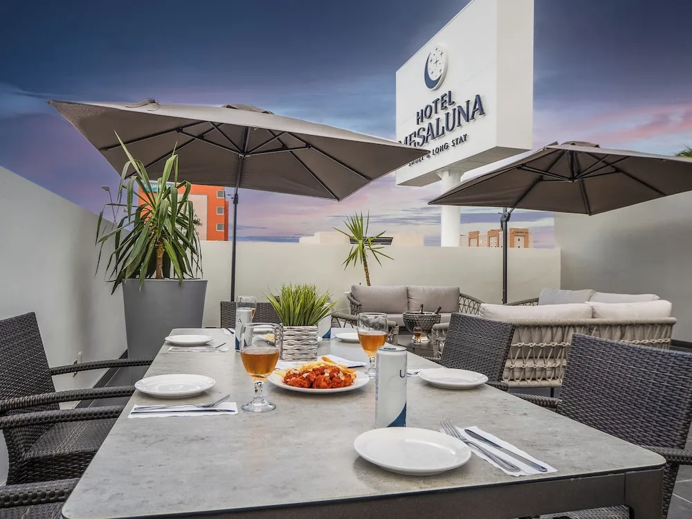 Hotel Mesaluna Short and Long Stay 56/74