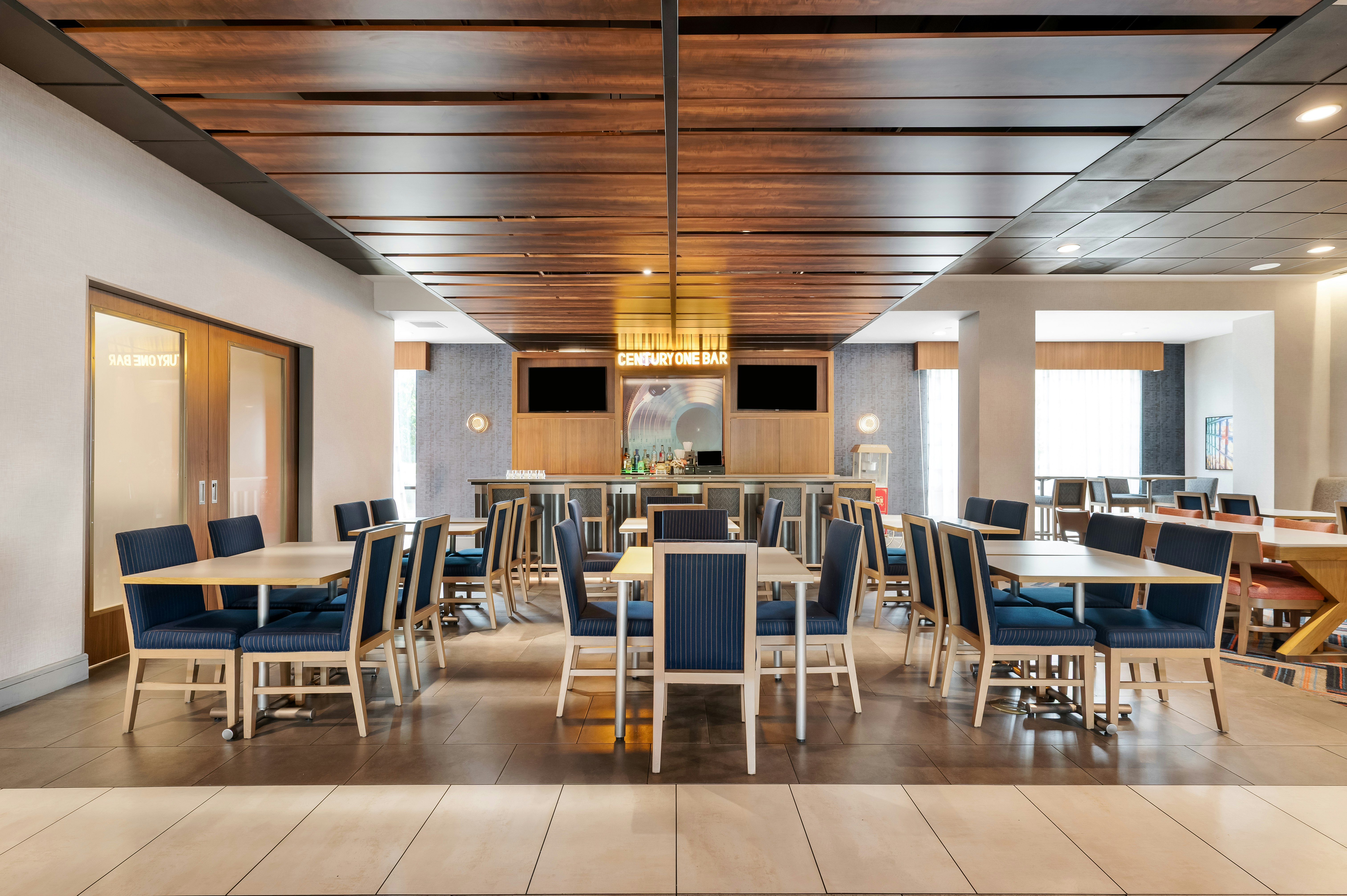 Hampton Inn By Hilton Nashville Airport Century Place 37/42