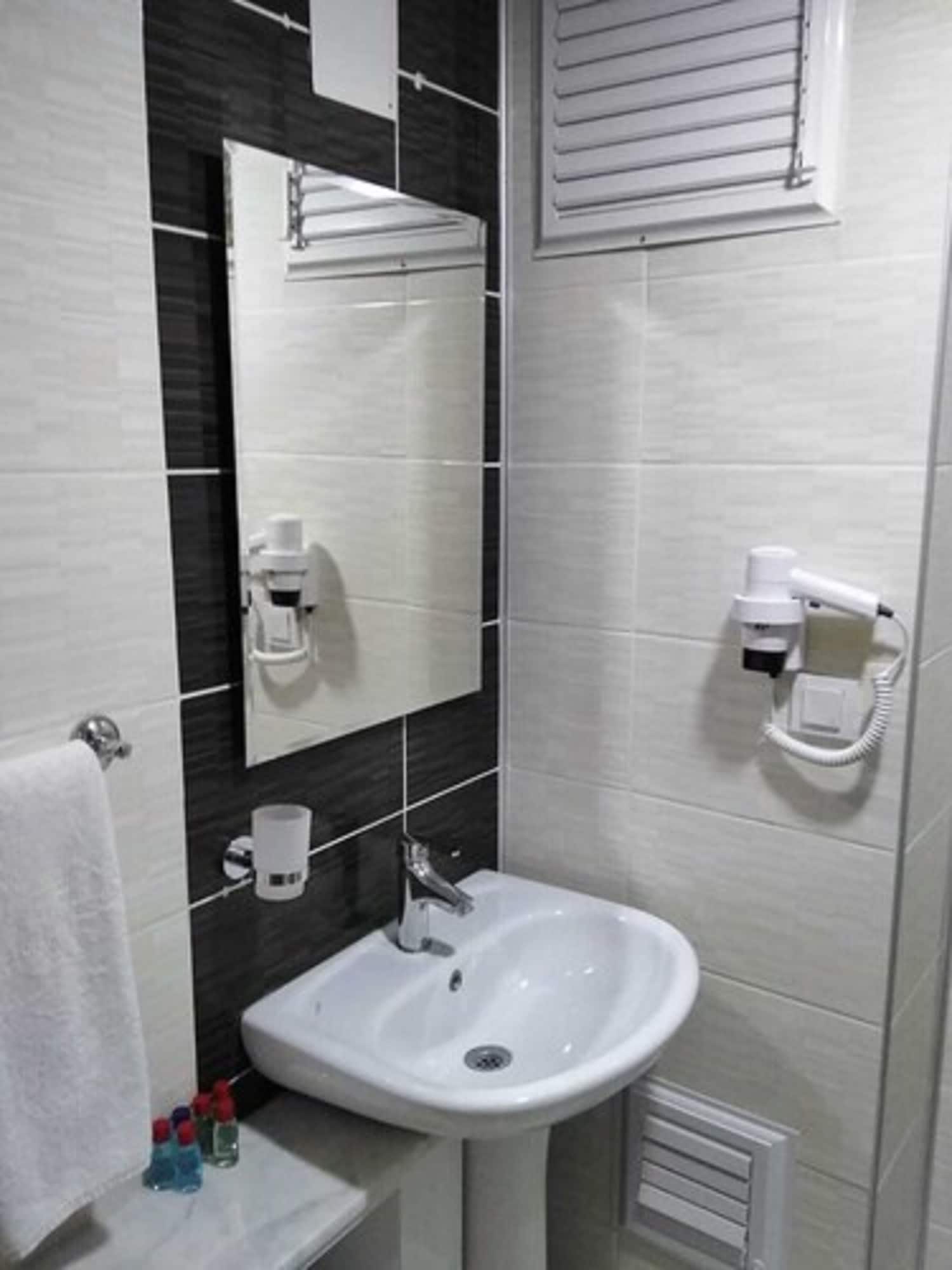 1 BEDROOM, STANDARD, TRIPLE, BALCONY