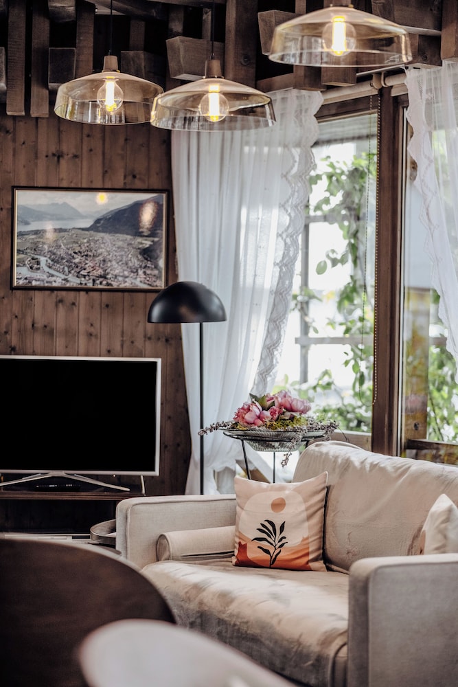 Chalet Swiss Hotel 33/50