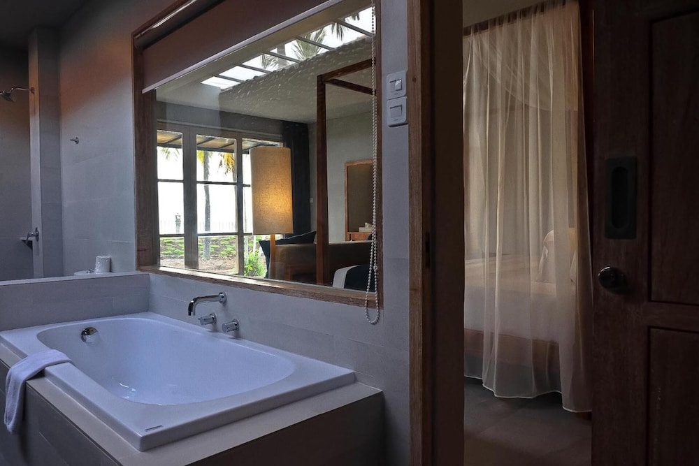 LUXURY, SUITE, TWIN BEDS, OCEAN FRONT