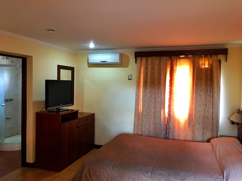 Carmen Hotel 15/100