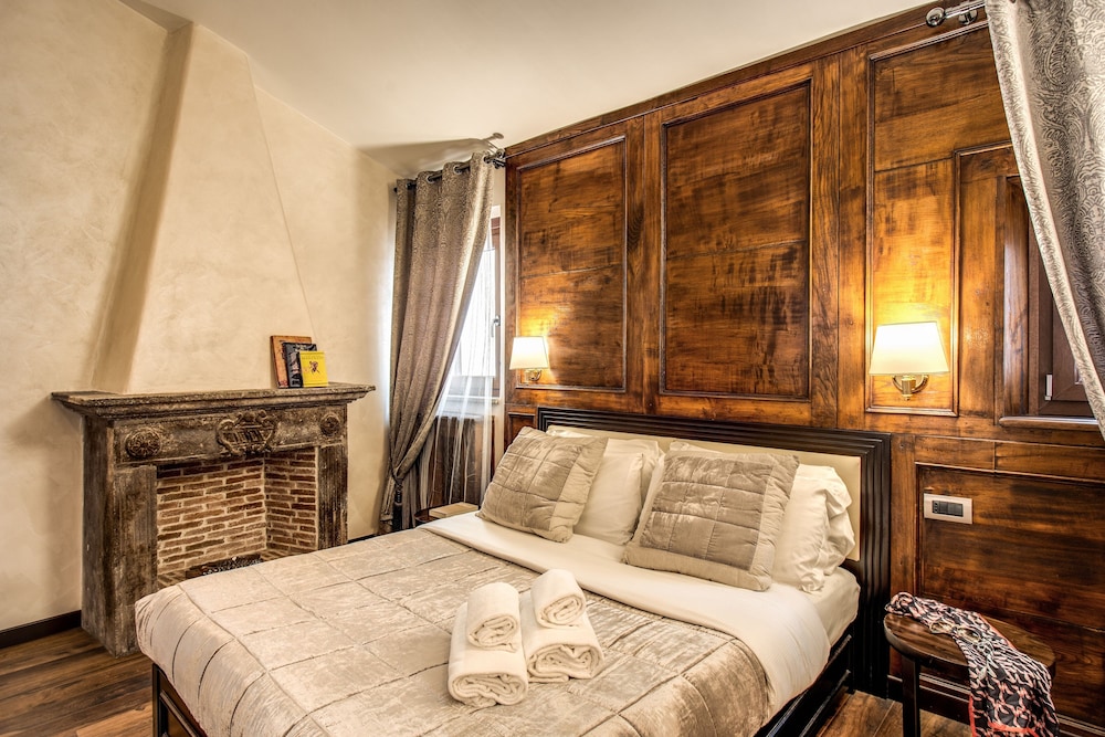 1 BEDROOM, SUPERIOR, QUEEN BED