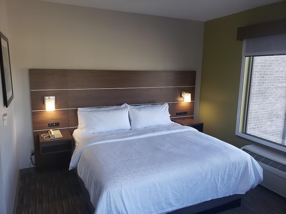 Holiday Inn Express Hotel Suites Opelika Auburn 25/71