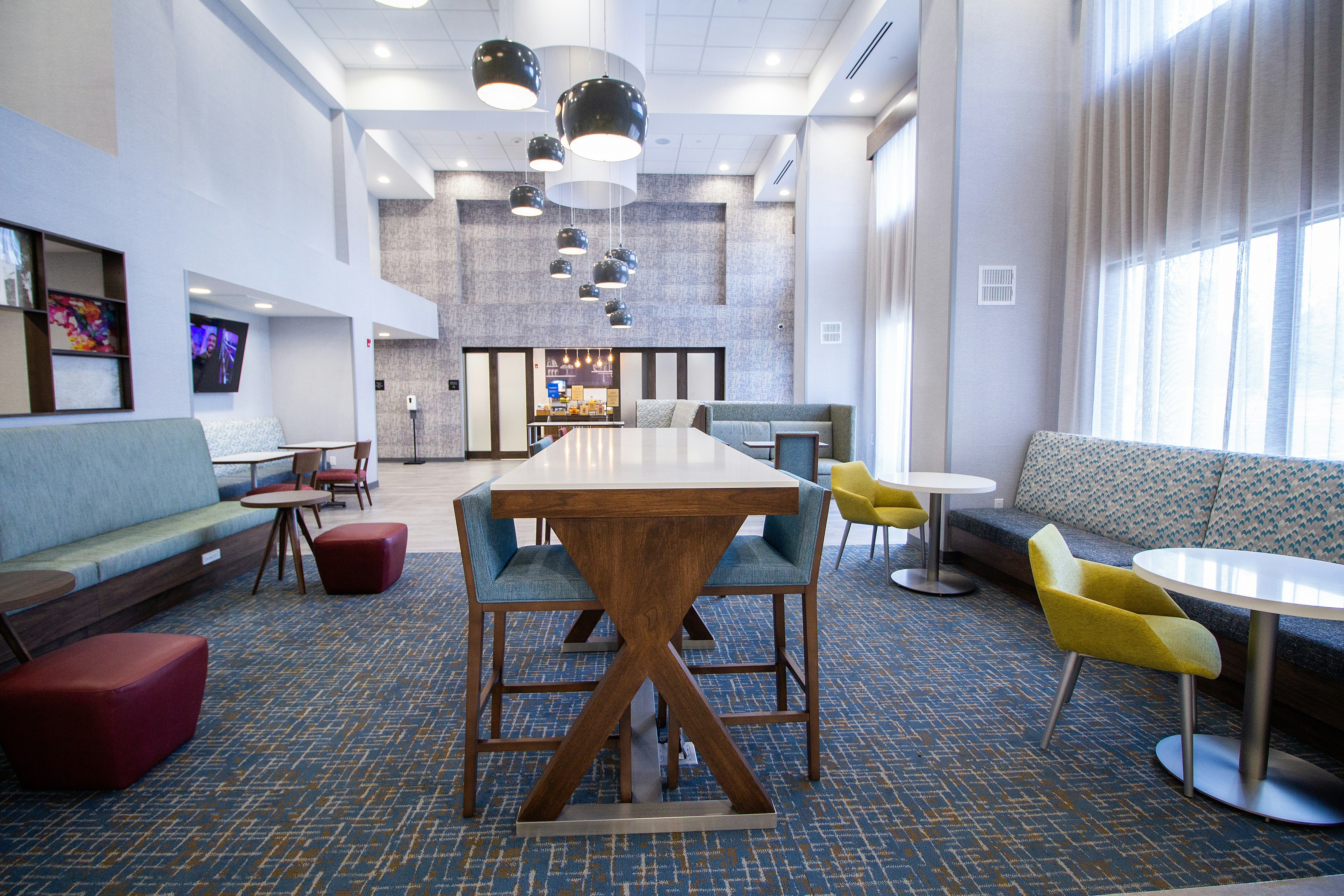 Hampton Inn Suites North Attleboro 19/34