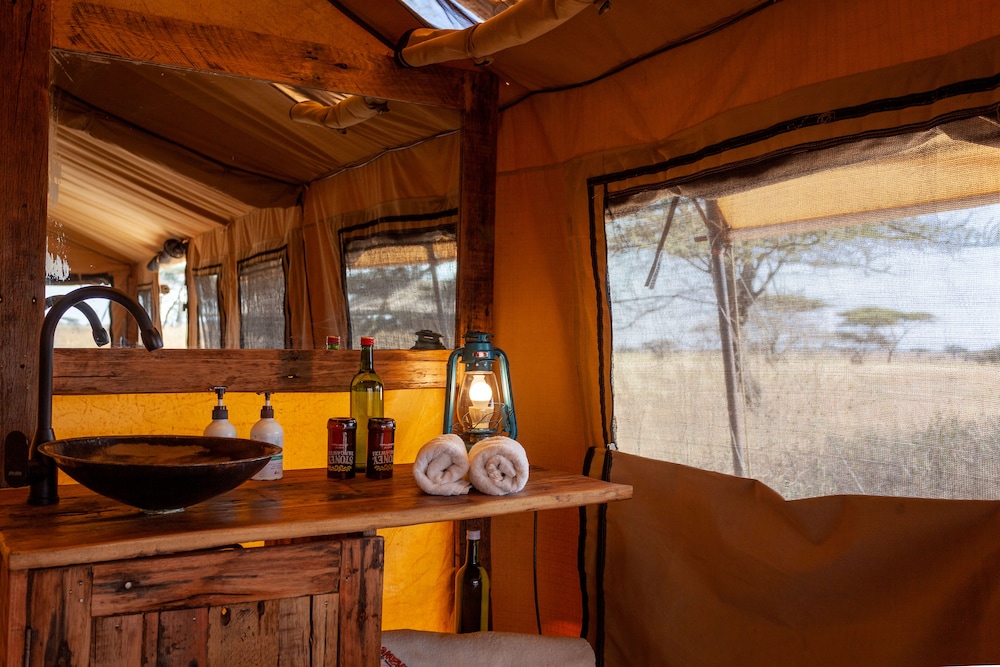 Gnu Mara River Camp 5/50
