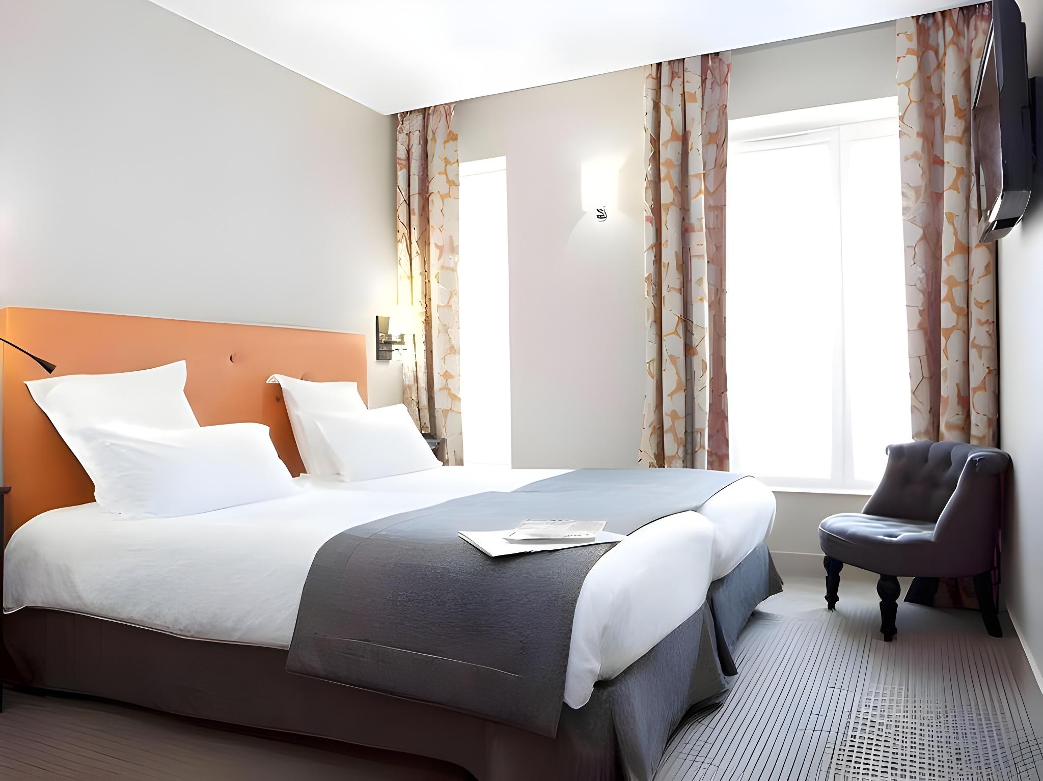 Classic, 2 Double Beds, Street View