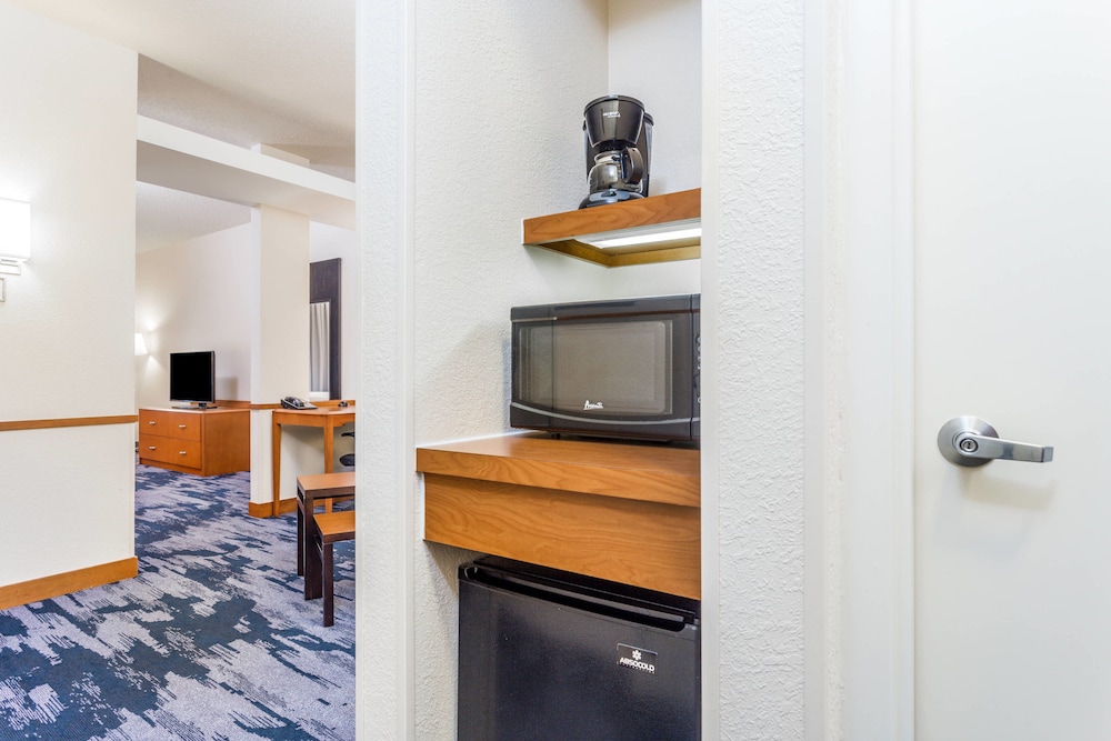 Fairfield Inn Suites by Marriott Madison East 15/35