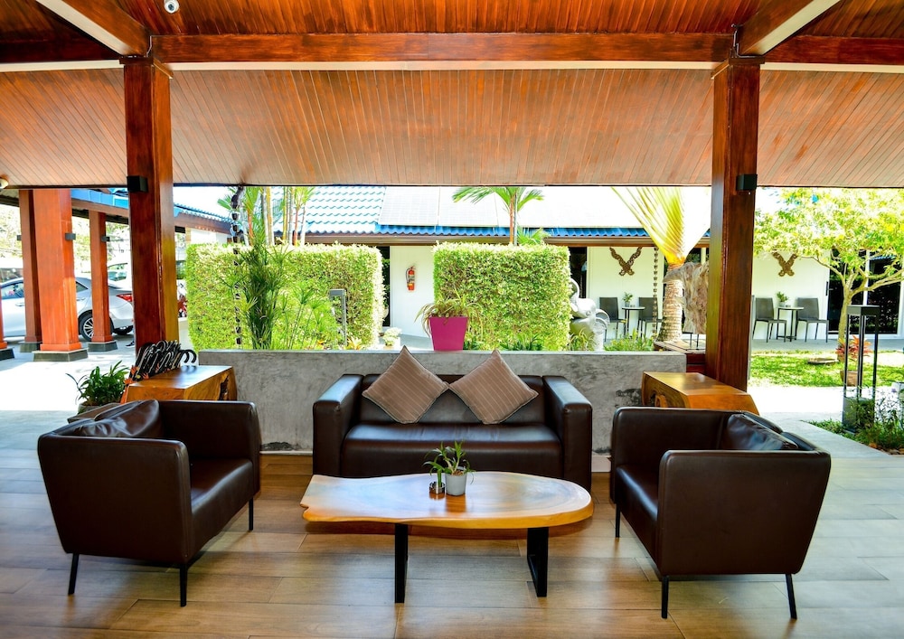 Phuket Airport Hotel 50/74