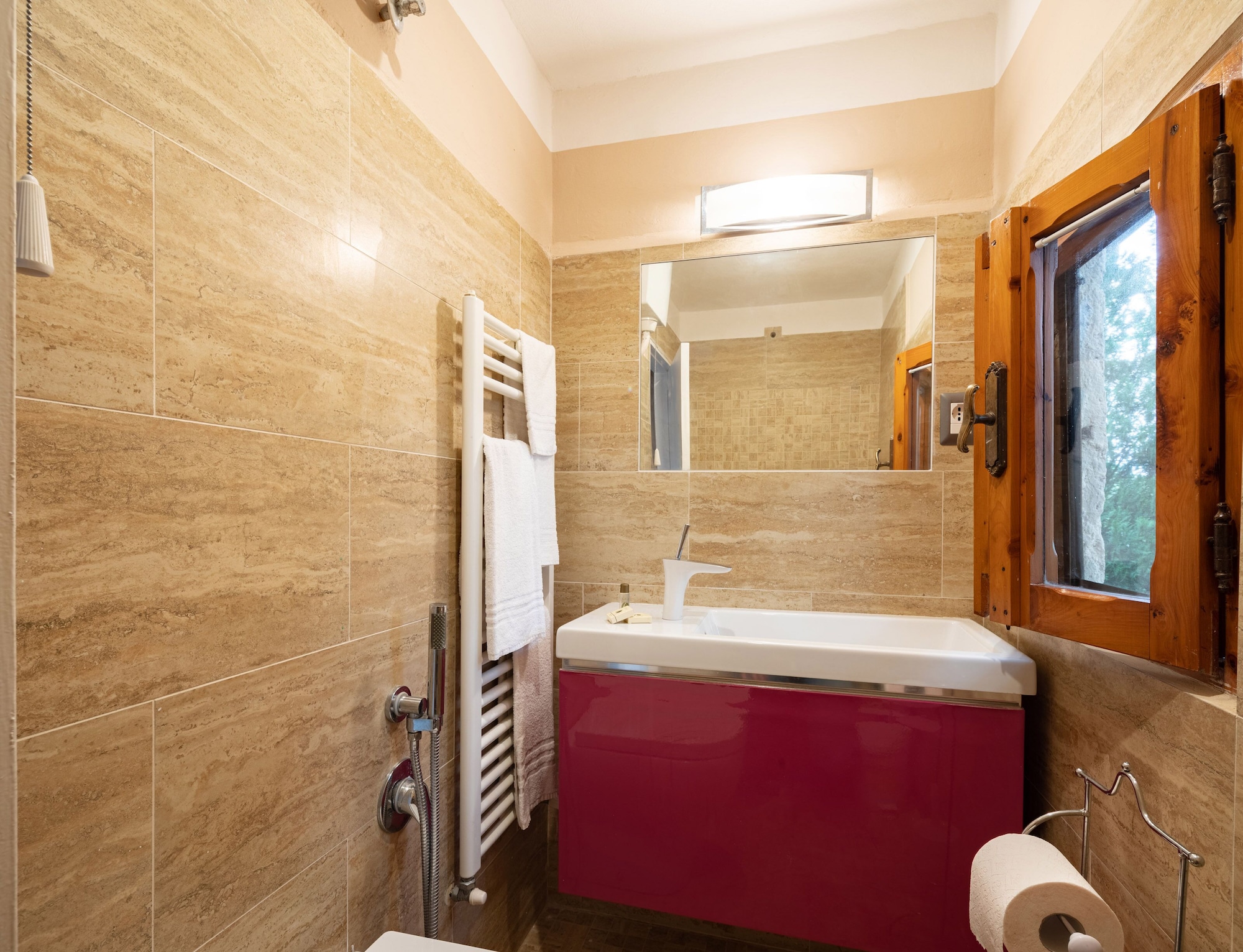 SUPERIOR, COTTAGE, QUEEN BED, GARDEN AREA