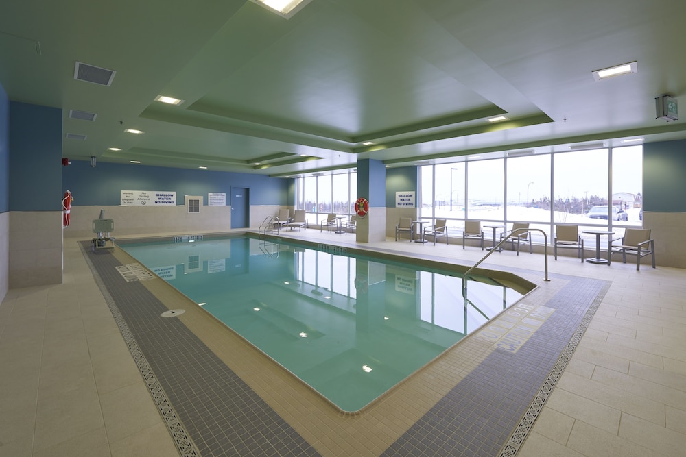 Holiday Inn Express Suites St John S Airport 20/52