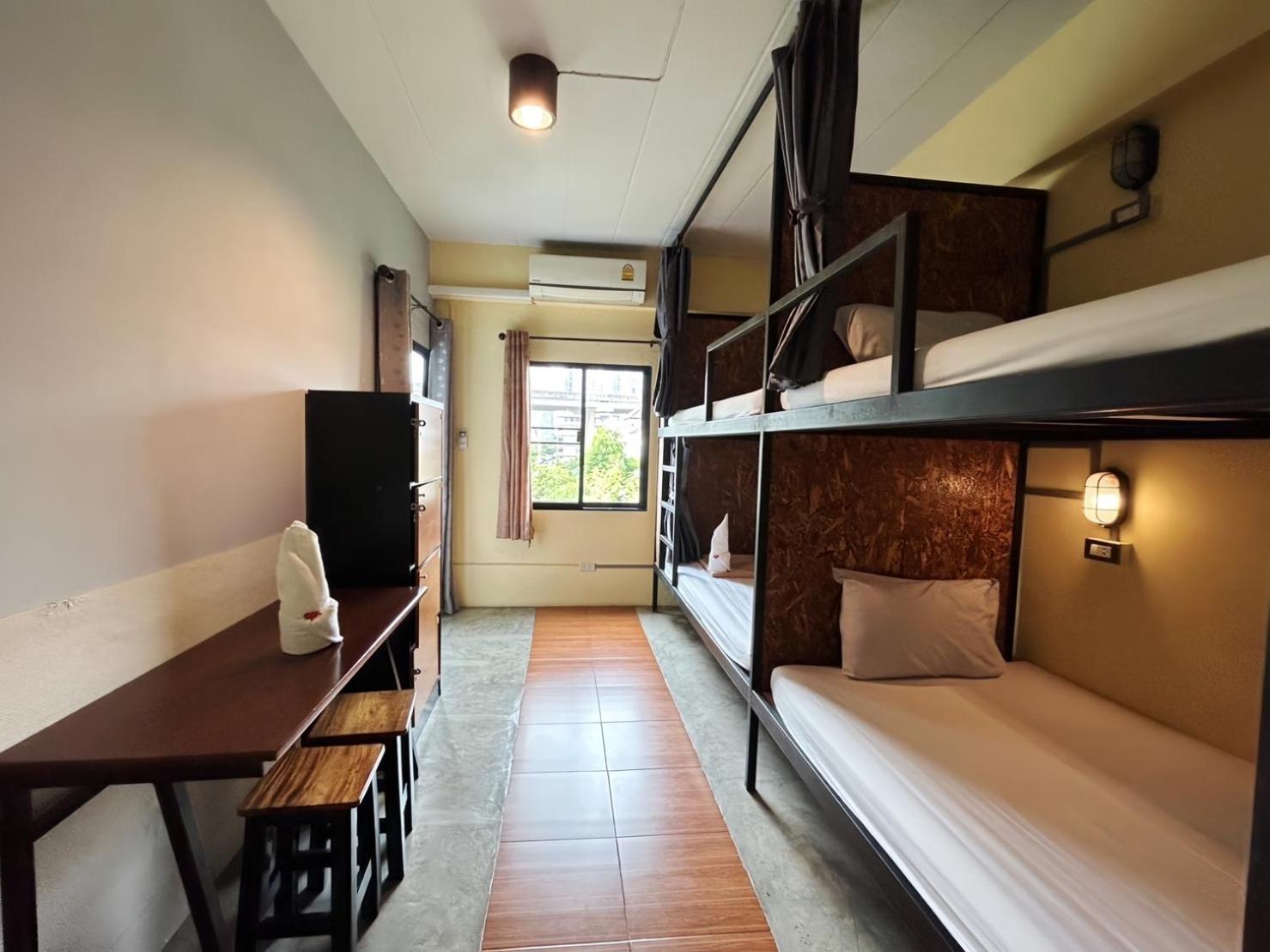 Private, 4 Beds