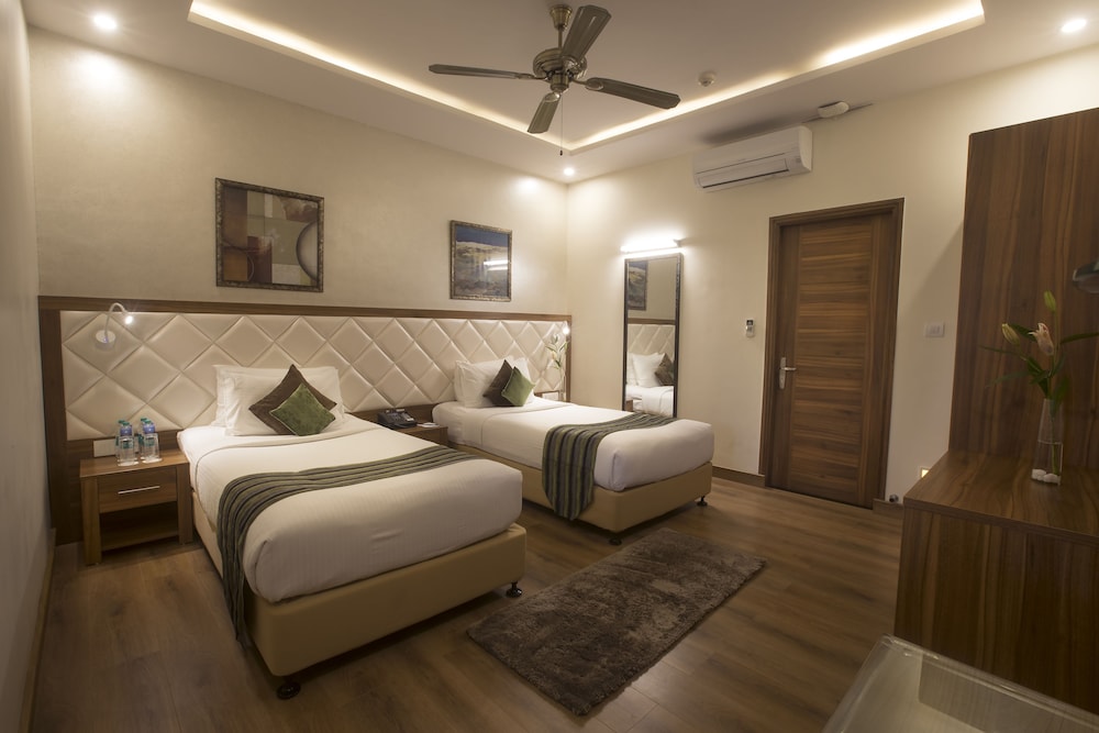 Clarks Exotica Convention Resort Spa 12/70