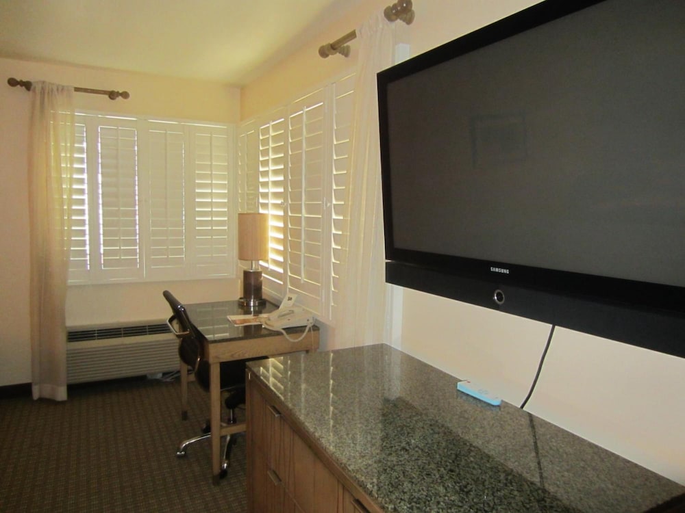 Pb Surf Beachside Inn 29/31