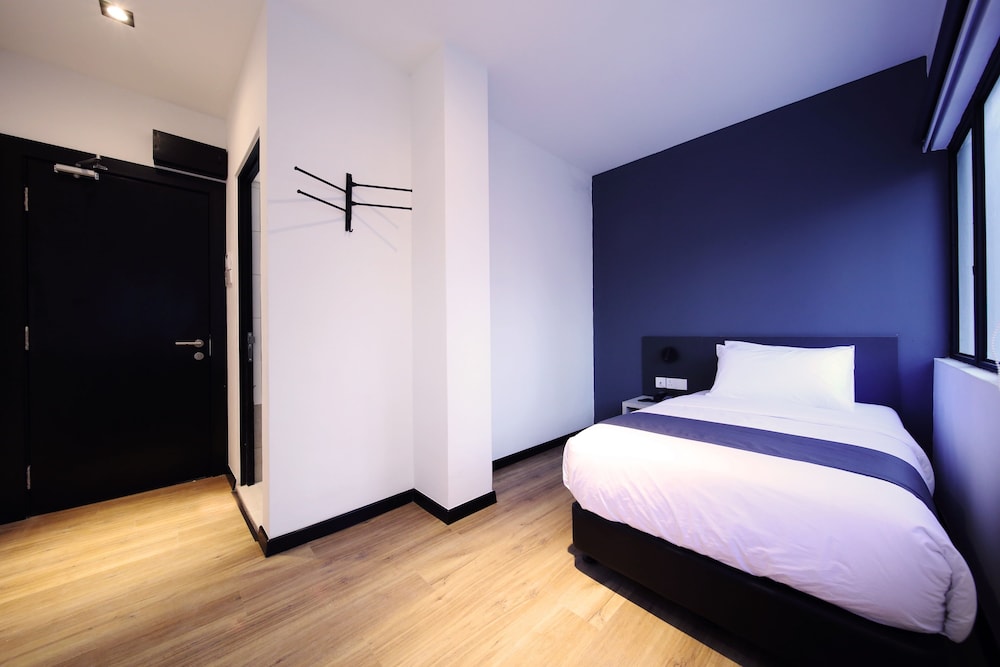 SUPERIOR, SINGLE, SINGLE BED