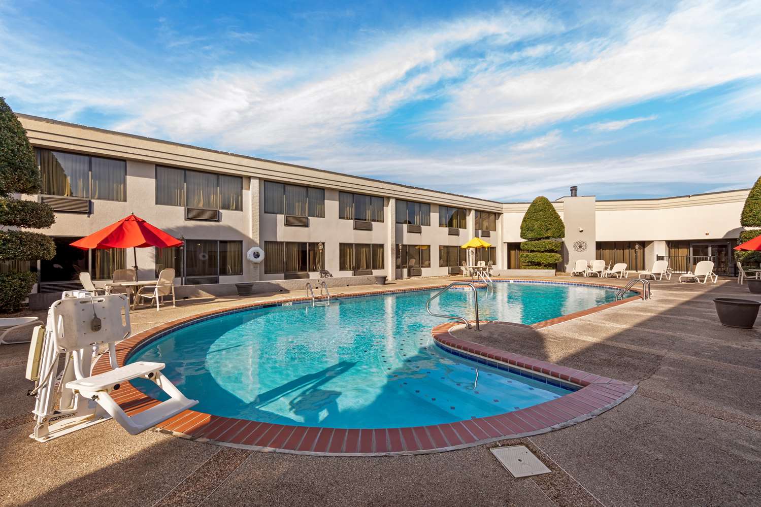 Best Western Plus Madison-Huntsville Hotel 14/14