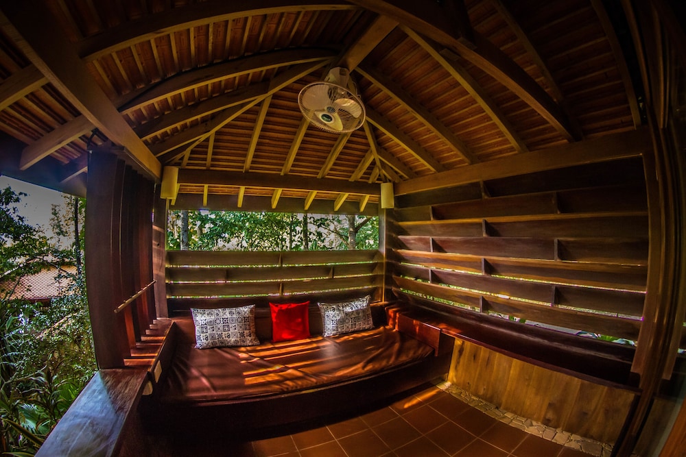 Veranda Natural Resort 34/72