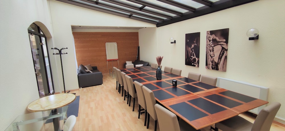 INTER-HOTEL LE VALOIS 38/50