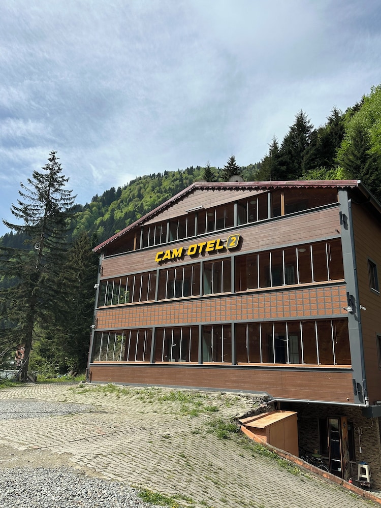 Cam Motel 3/40