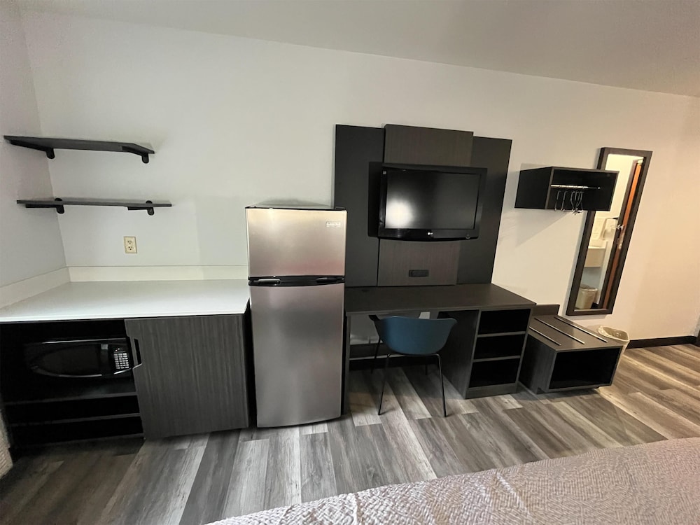 Studio6 Suites Urbana, IL 23/26