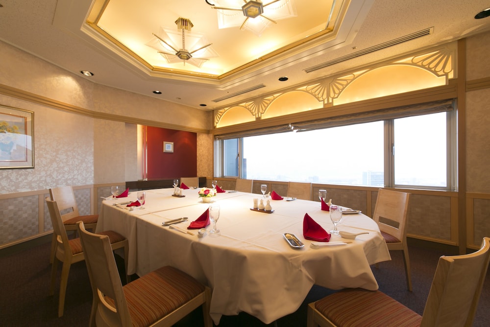 Shin Osaka Washington Hotel Plaza 49/52