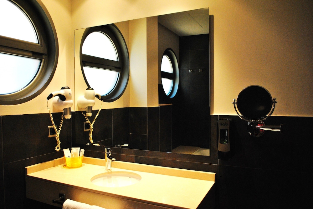 Maritimo Ris Hotel and Apartments 34/73