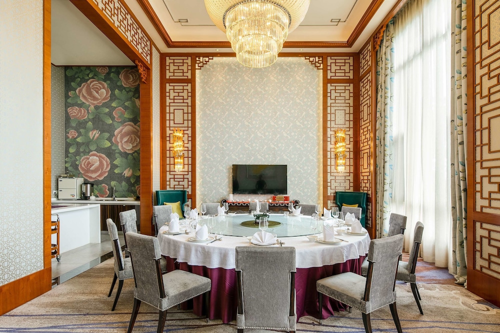 Chateau Star River Shaanxi 54/61