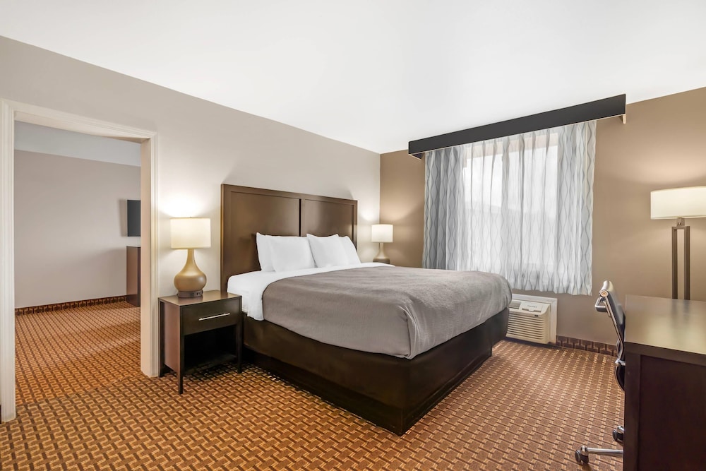 PREMIUM, SUITE, KING BED, SOFA, JETTED TUB