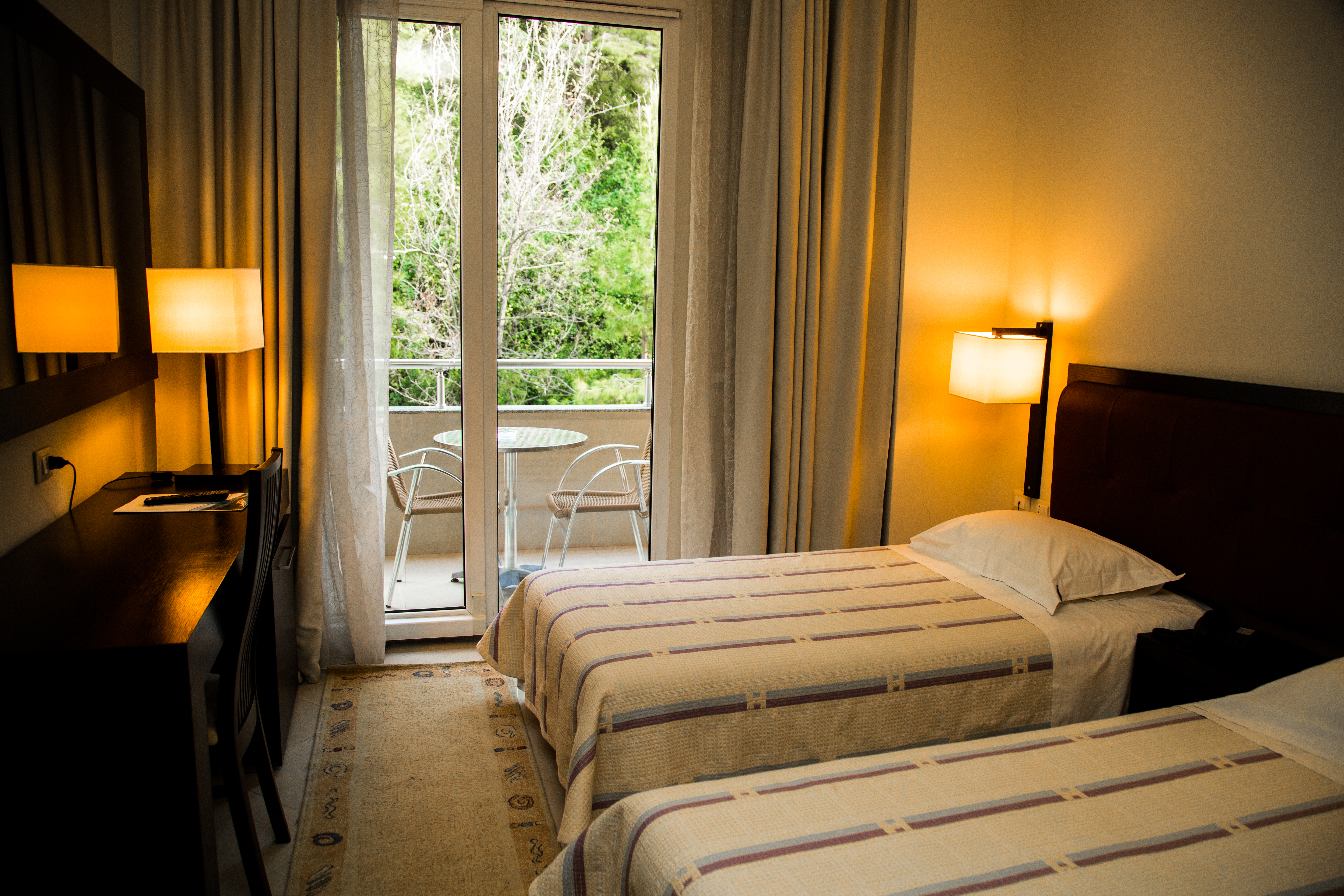 Superior, Twin Beds, Back Side