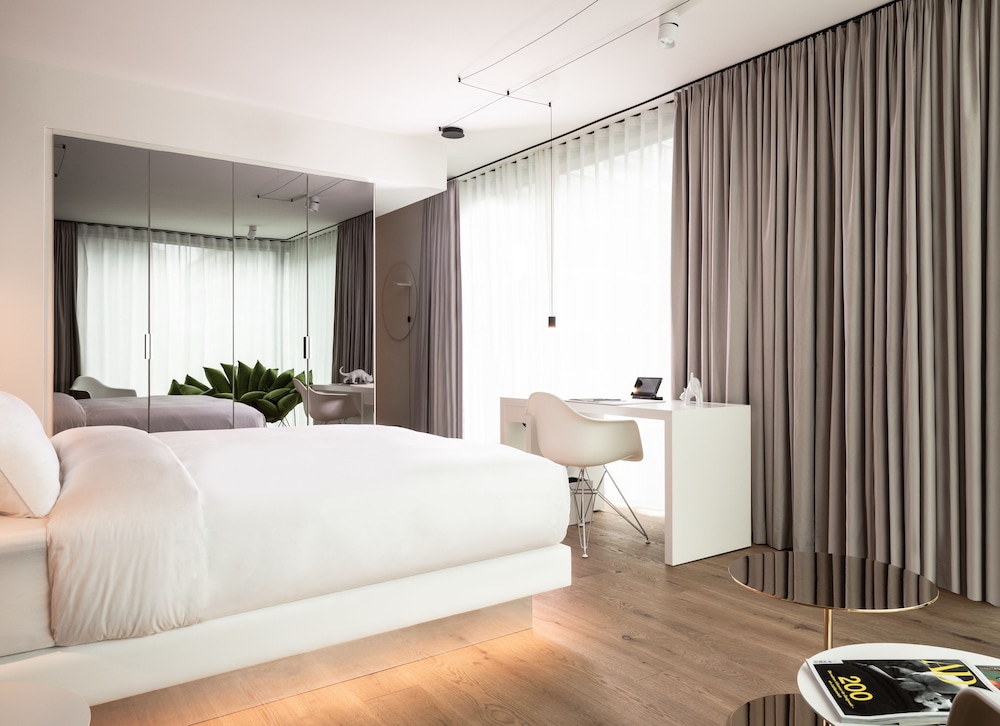 KPM Hotel and Residences 38/83