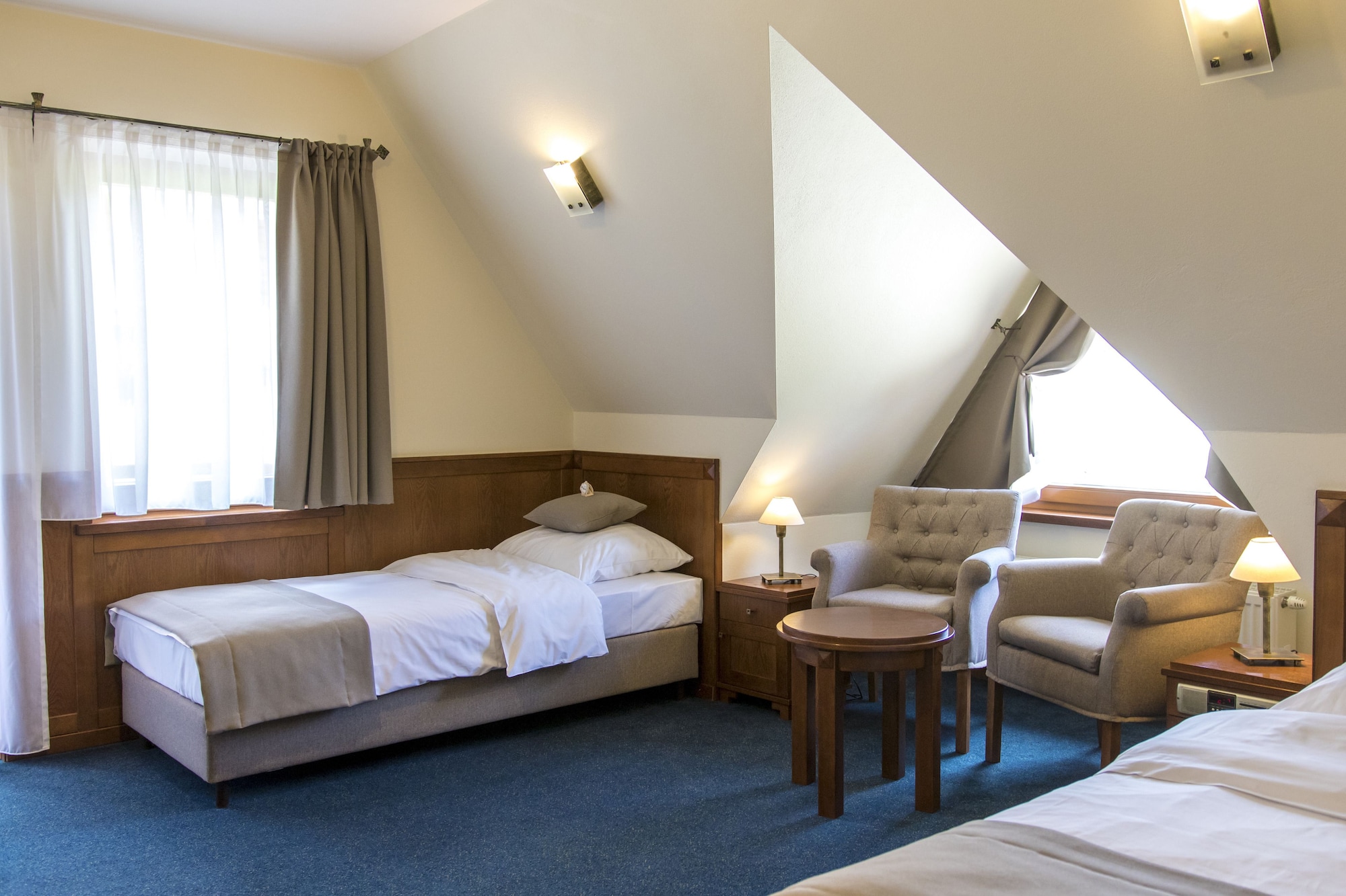 PREMIUM, TWIN BEDS, BALCONY