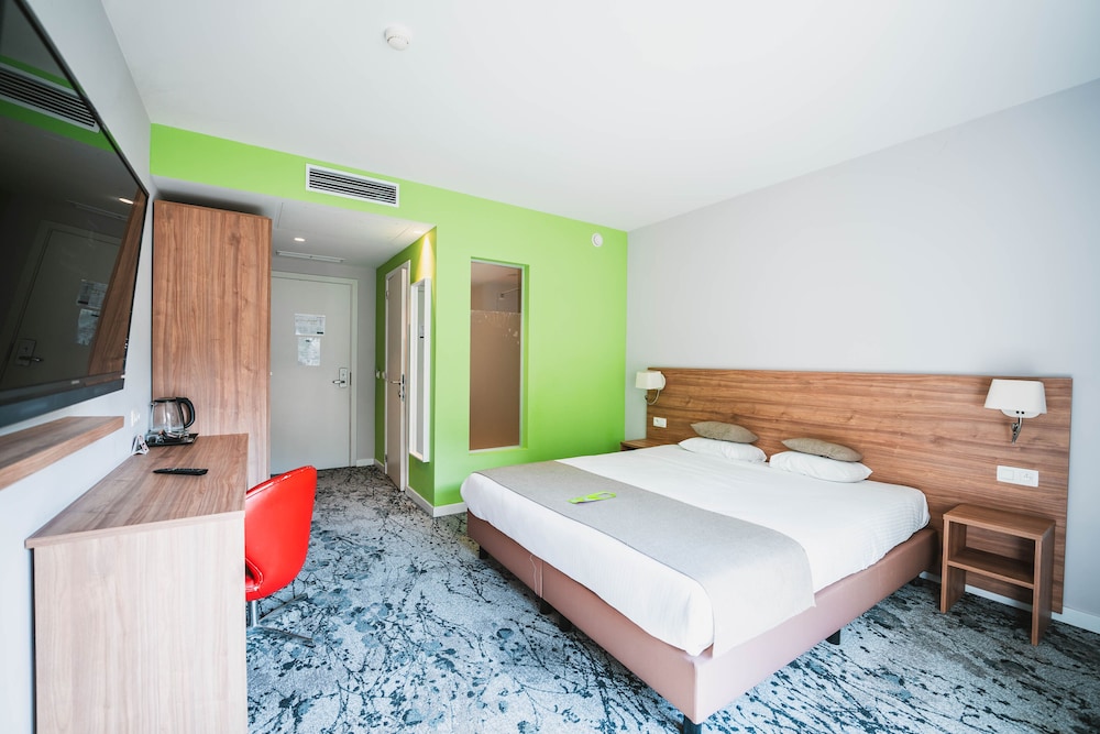Utopia Hotel 19/69