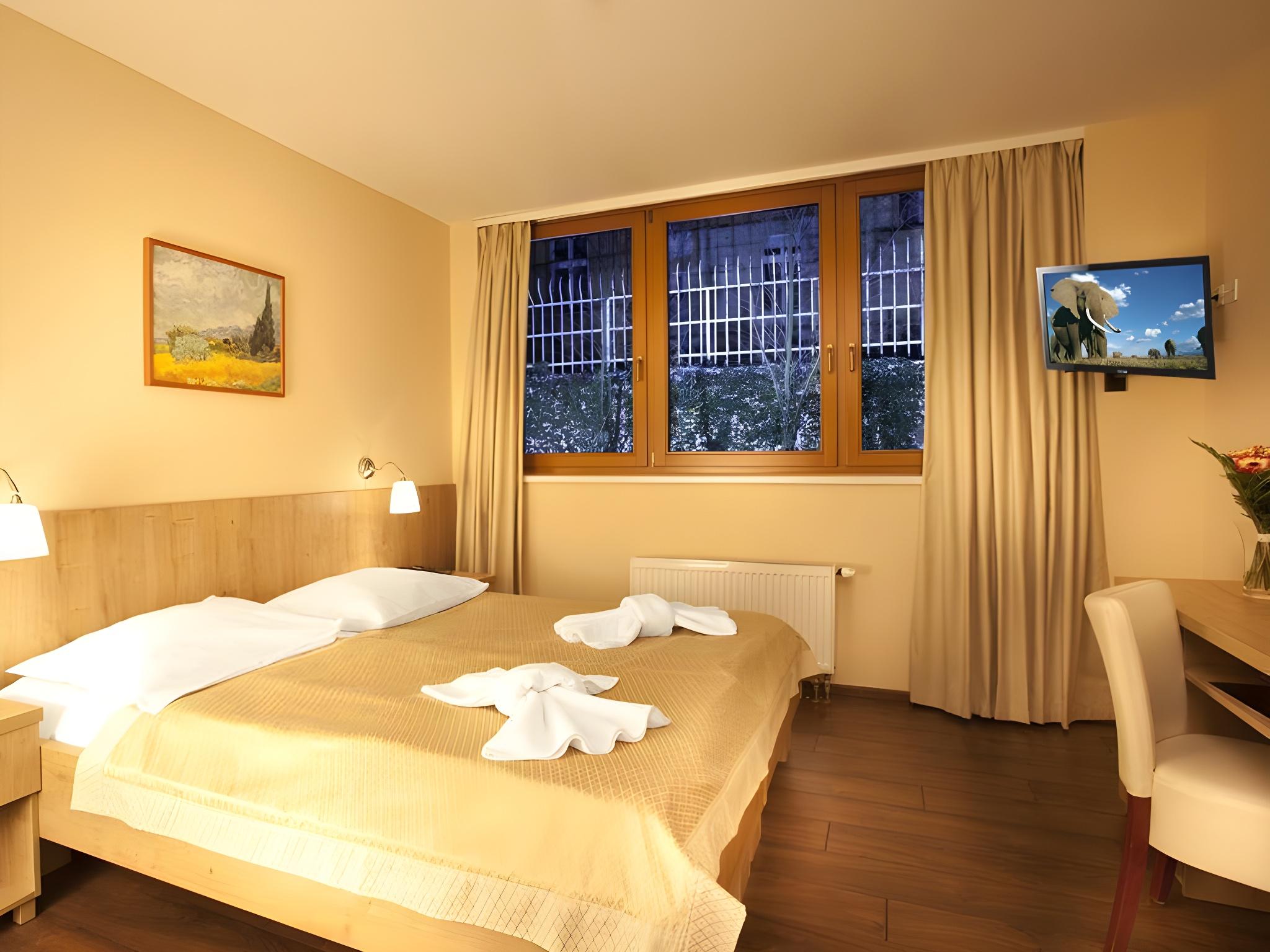 Room, Double Bed