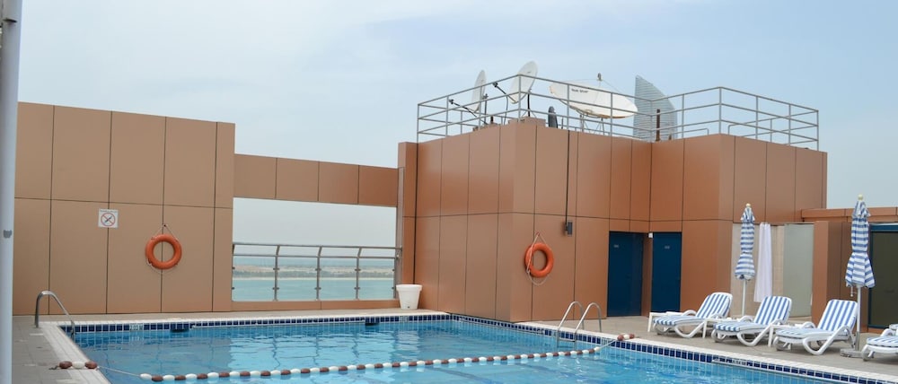 swimming pool spa