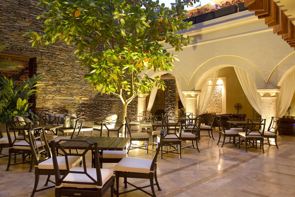 Bastion Luxury Hotel 63/75