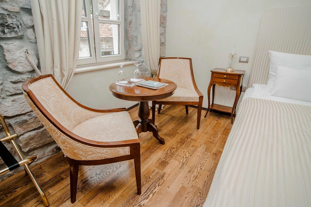 Boutique Hotel Astoria 60/66
