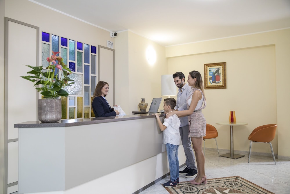 Lu Hotel Maladroxia 7/61