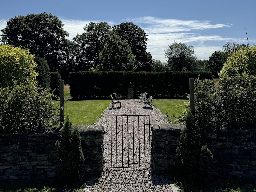 Hookwood Lodge 33/42