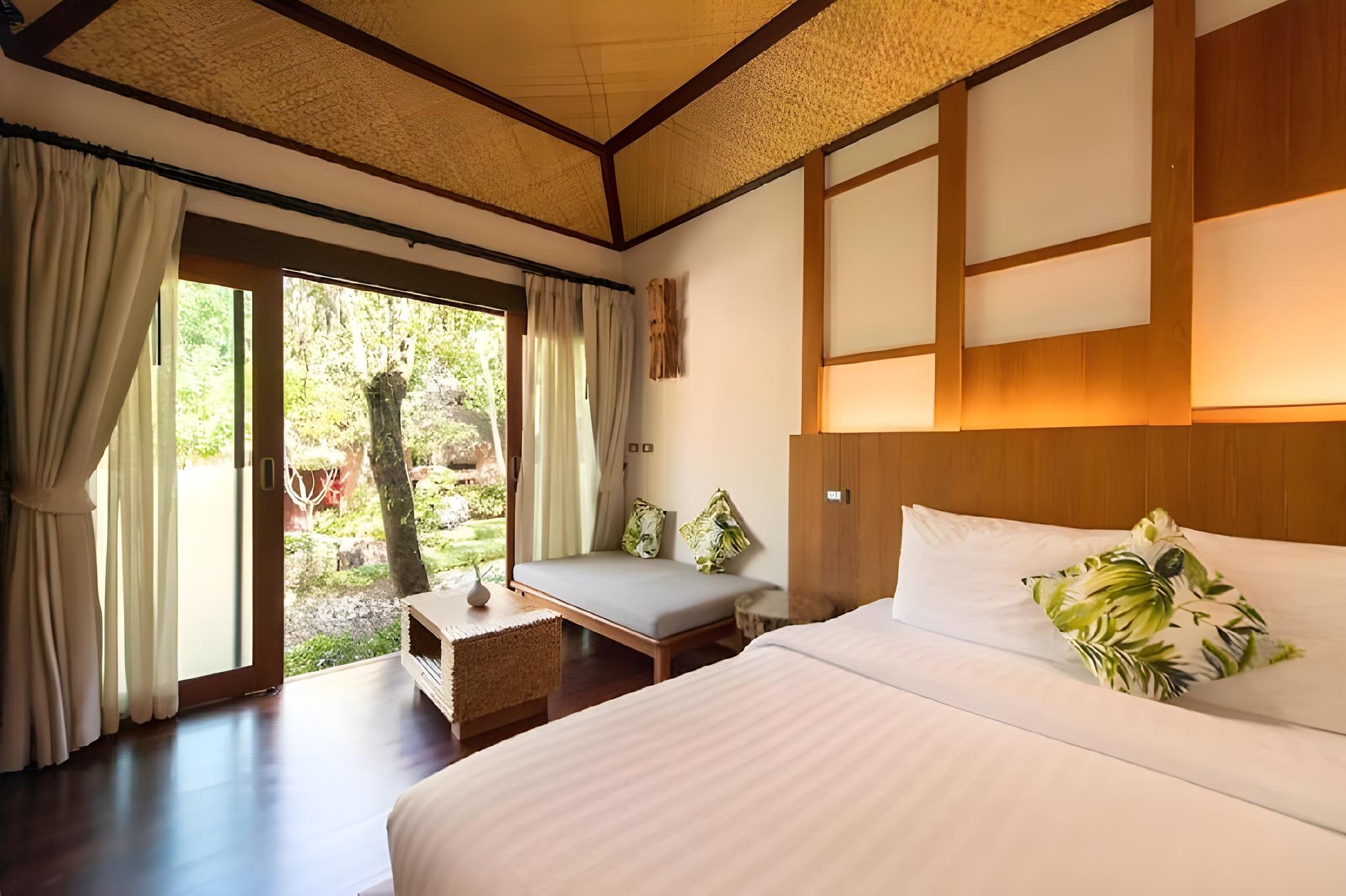 Room, Deluxe Building