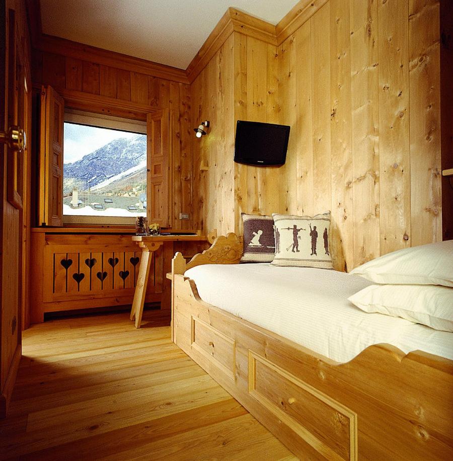 Room, Single