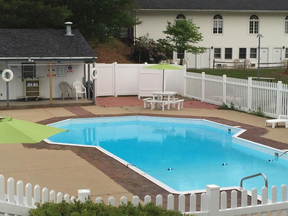 Merrill Farm Inn 34/35