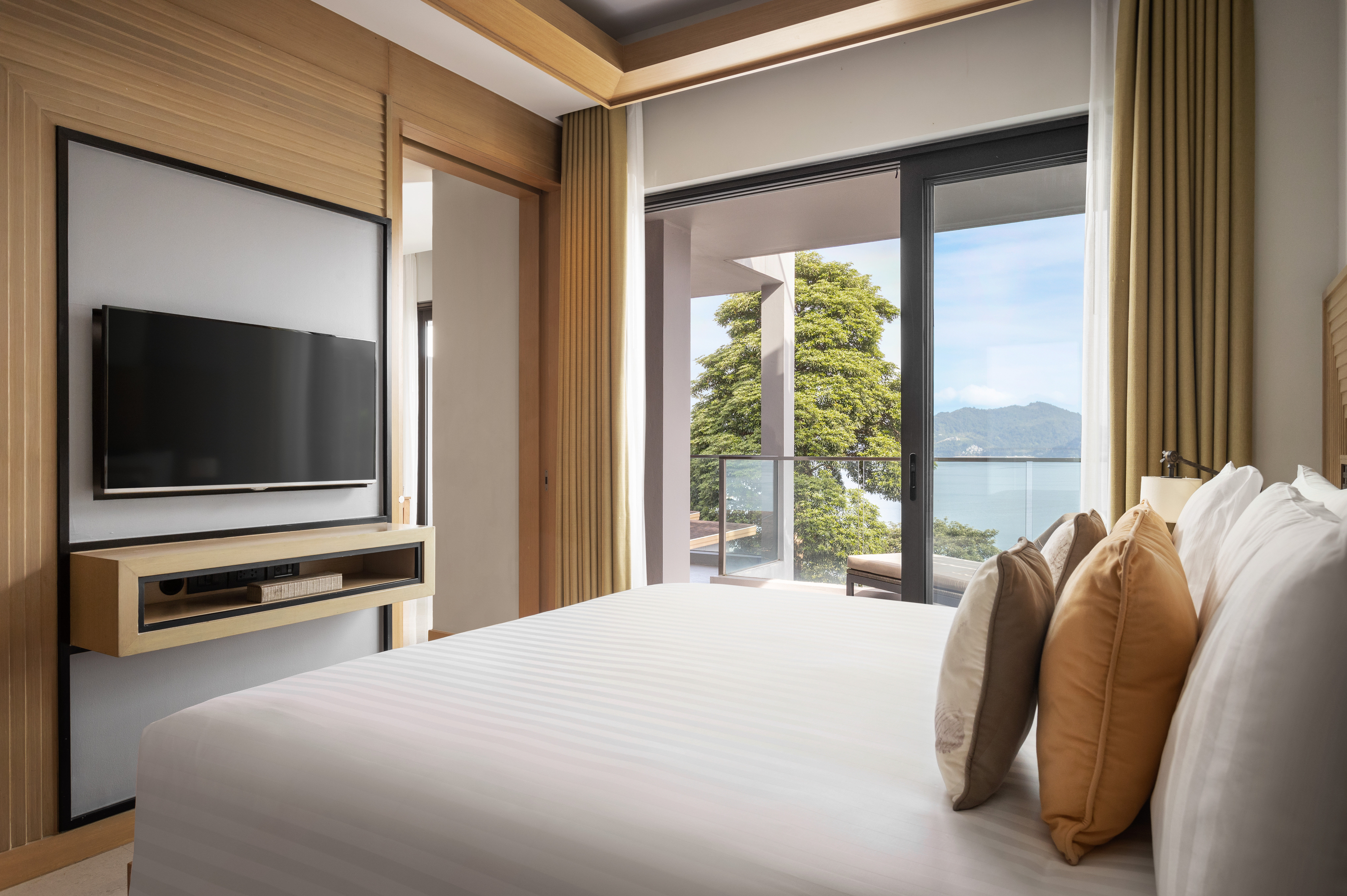 1 BEDROOM, CLUB, SUITE, OCEAN VIEW, BALCONY