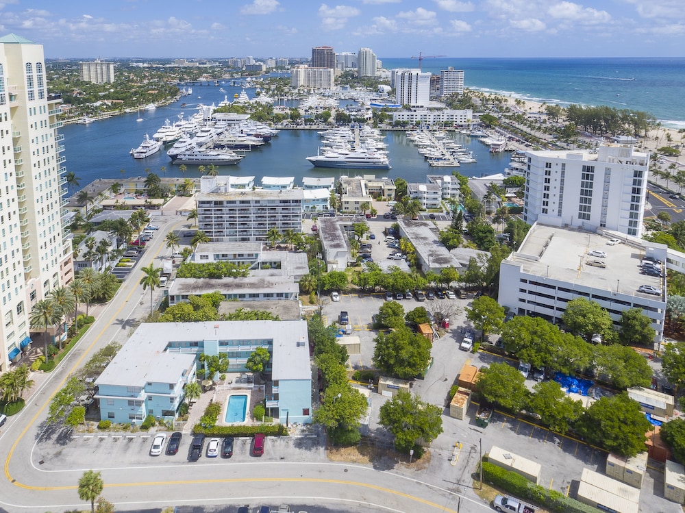 Sea Beach Plaza 8/69