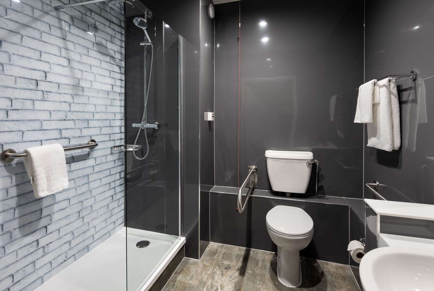 OYO Flagship London Finchley 19/20
