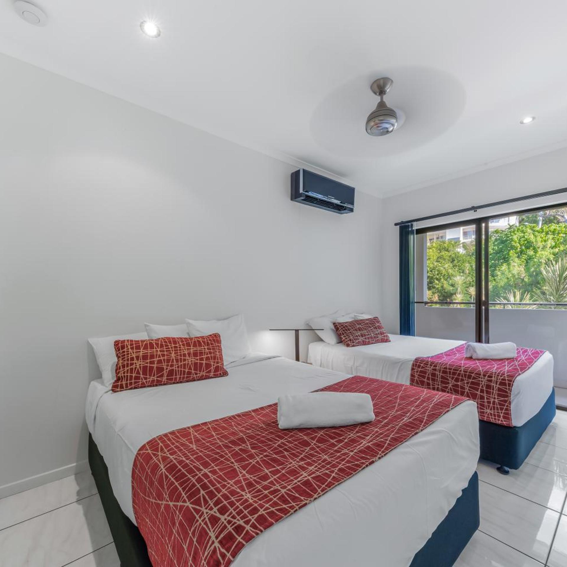 3 Bedrooms, Penthouse, 2 Bathrooms, Hot Tub, Balcony, Top Floor