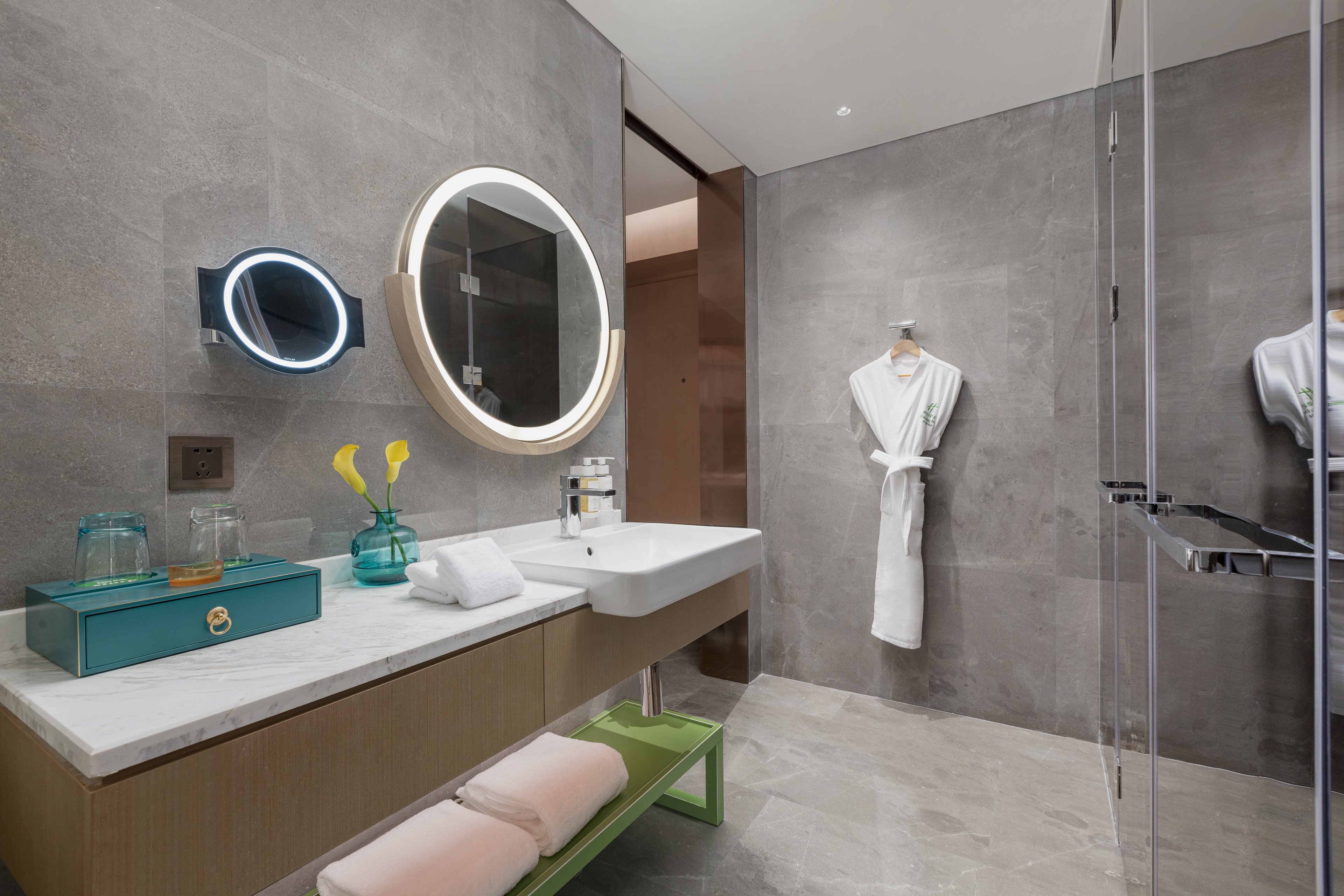 Holiday Inn Deqing Xinshi Ancient Town 39/39