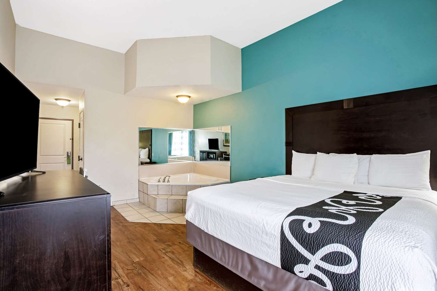 La Quinta Inn & Suites by Wyndham PCB Pier Park area 11/42
